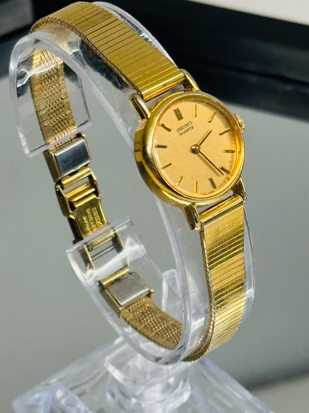 Vintage Seiko Quartz Gold Tone Women’s Watch Champagne Dial New Battery Runs - Picture 4 of 12